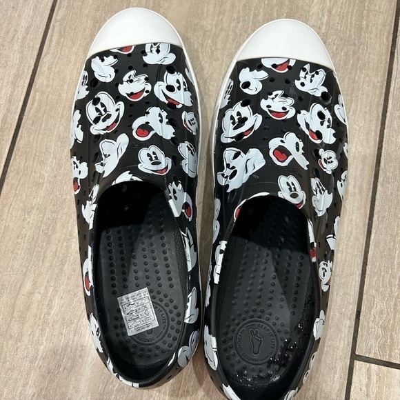 Disney Parks Native Jefferson Mickey Mouse Black Slip On Shoes Slides Unisex W11 - Picture 2 of 5